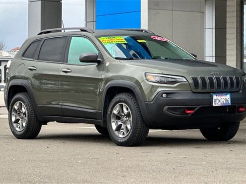 Used 2019 Jeep Cherokee Trailhawk image 2