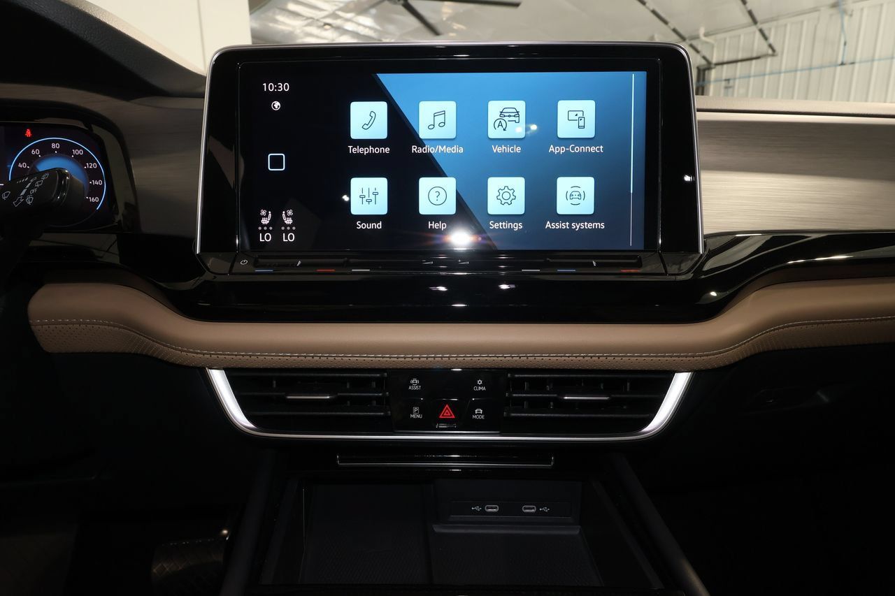 Used 2024 Volkswagen Atlas Cross Sport SE AWD/4WD image 14