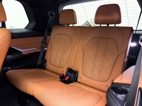 Used 2023 BMW X7 xDrive40i w/ M Sport Package AWD/4WD image 40