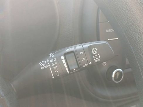 Used 2025 Kia Soul LX w/ LX Technology Package FWD image 26