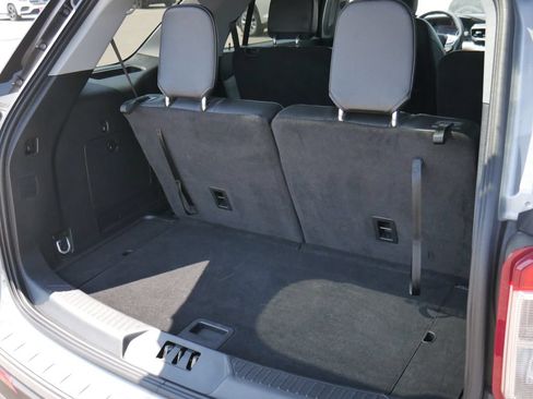 Used 2023 Ford Explorer XLT w/ Equipment Group 202A AWD/4WD image 18