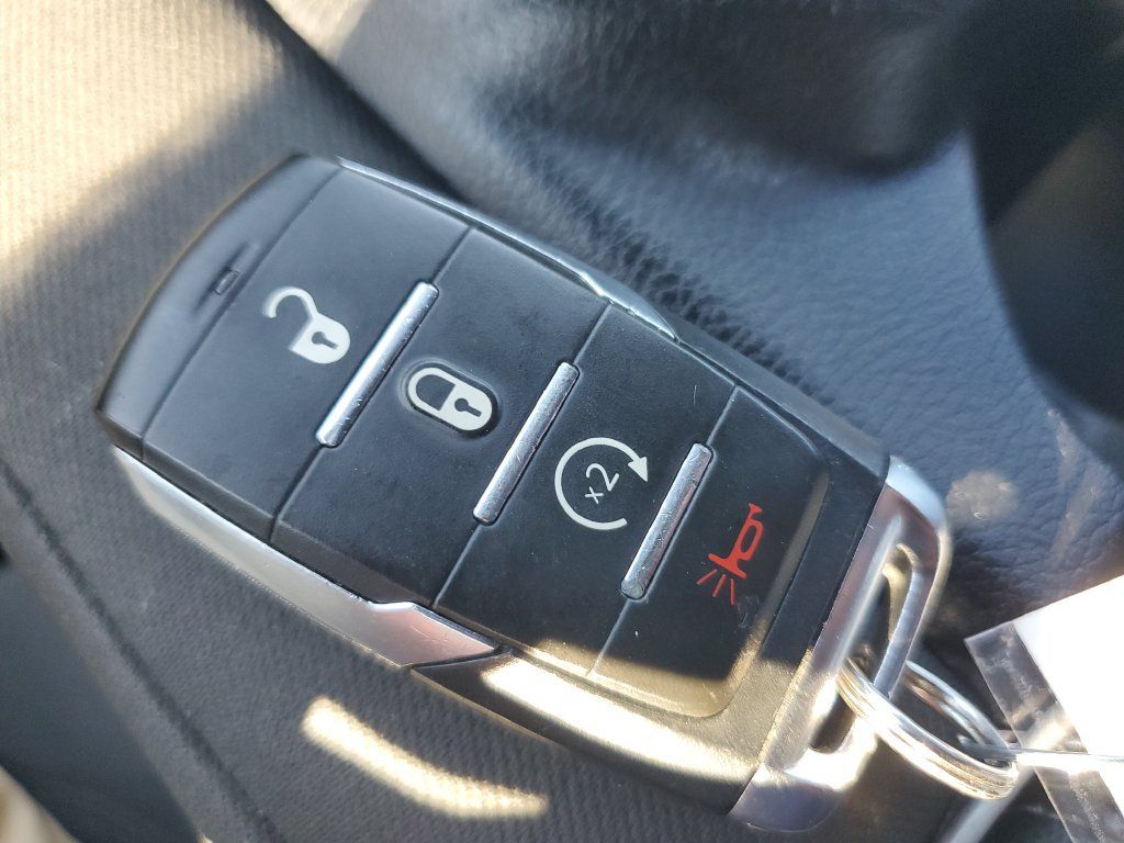 Used 2022 RAM 1500 Big Horn AWD/4WD image 9
