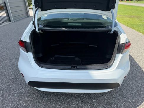 Used 2020 Toyota Corolla LE FWD image 24