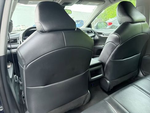 Used 2022 Toyota Camry SE w/ Cold Weather Package FWD image 19