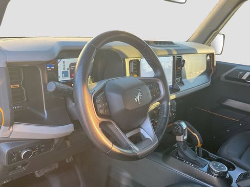 Used 2021 Ford Bronco Badlands image 9