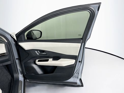 Used 2023 Nissan Ariya FWD image 34