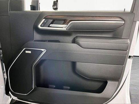 Used 2025 GMC Sierra 2500 SLT w/ SLT Premium Package image 29