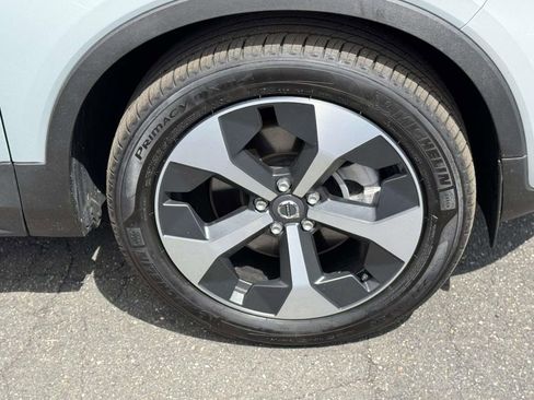 Certified 2025 Volvo XC40 B5 Plus AWD/4WD image 6