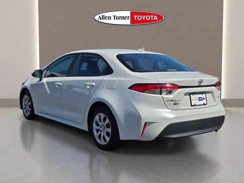 Used 2025 Toyota Corolla LE FWD image 8
