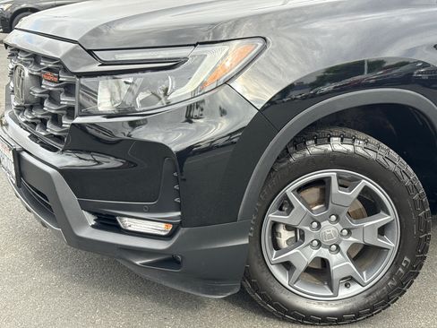 Used 2024 Honda Passport TrailSport image 3