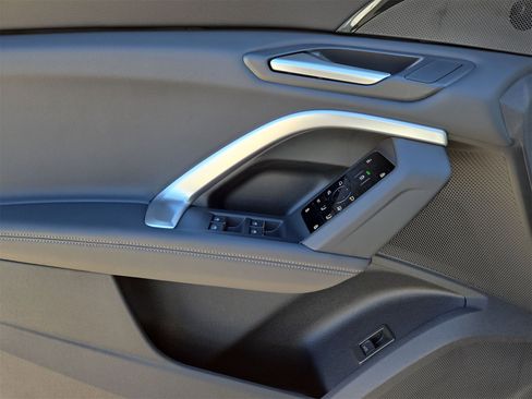 Certified 2025 Audi Q5 Premium w/ Convenience Package image 15