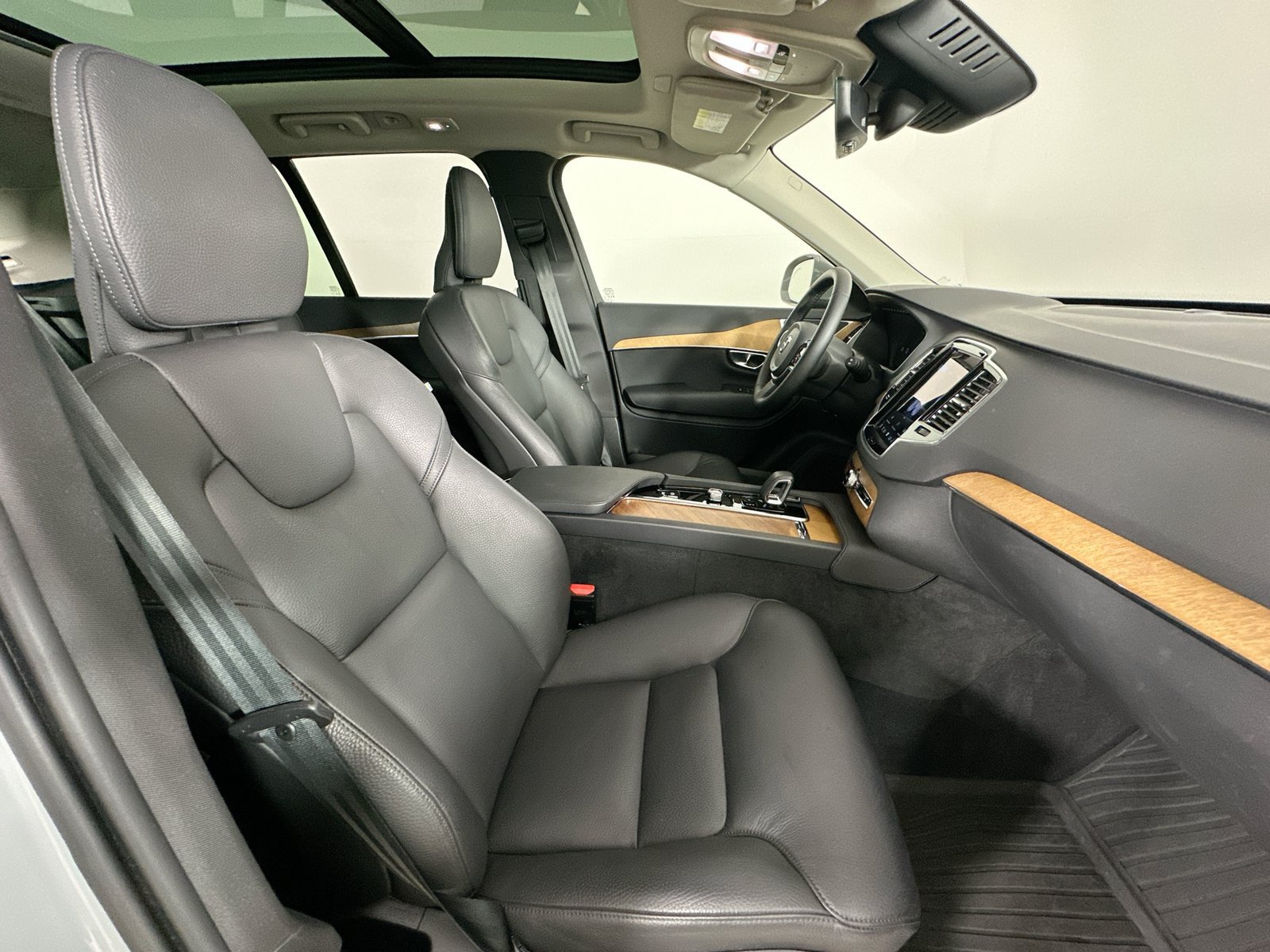Certified 2025 Volvo XC90 B6 Plus AWD/4WD image 43