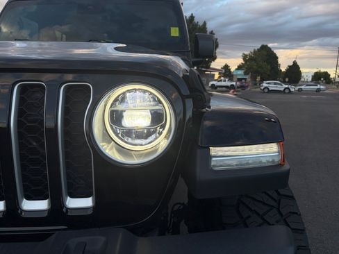 Used 2020 Jeep Gladiator Overland AWD/4WD image 9