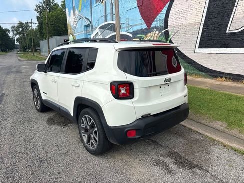 Used 2017 Jeep Renegade Latitude FWD image 5