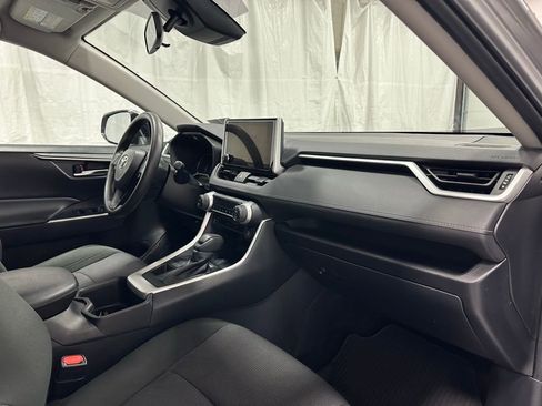 Used 2025 Toyota RAV4 XLE image 59