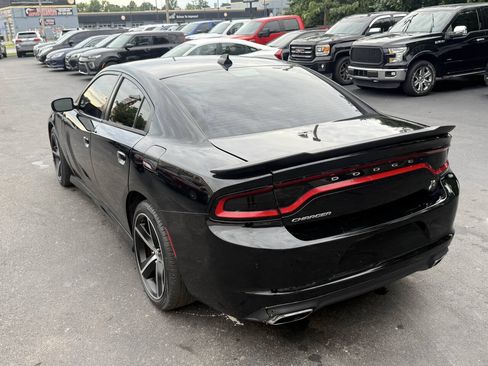 Used 2016 Dodge Charger R/T RWD image 4