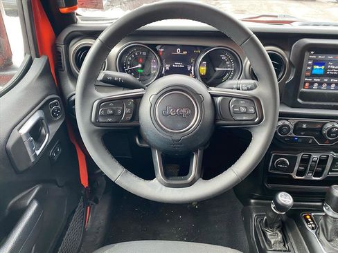 Used 2023 Jeep Wrangler Unlimited image 4