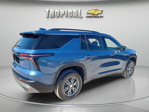 Used 2025 Chevrolet Traverse LT image 5