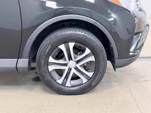 Used 2018 Toyota RAV4 LE FWD image 4