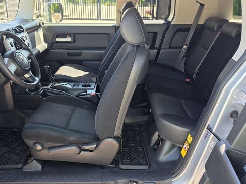 Used 2007 Toyota FJ Cruiser 4WD image 9