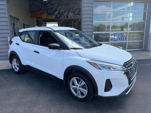 Used 2025 Nissan Kicks Play S FWD image 4