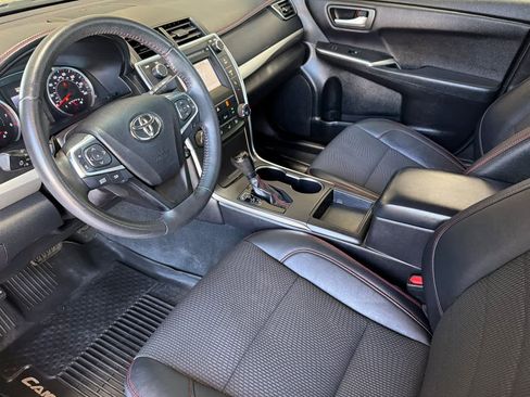 Used 2017 Toyota Camry SE FWD image 11