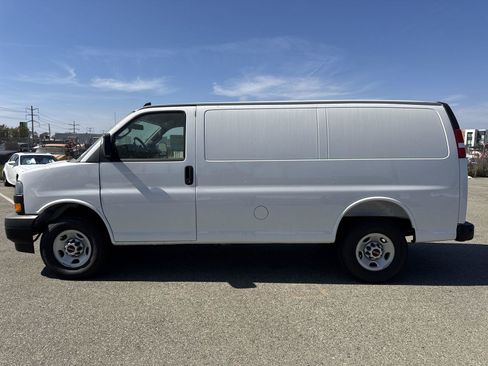 New 2026 GMC Savana 2500 w/ Driver Convenience Package RWD image 5