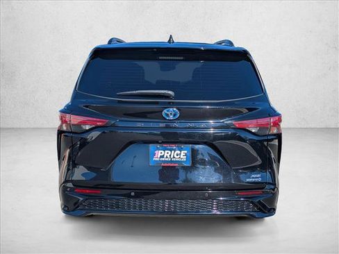 Used 2021 Toyota Sienna XSE image 7
