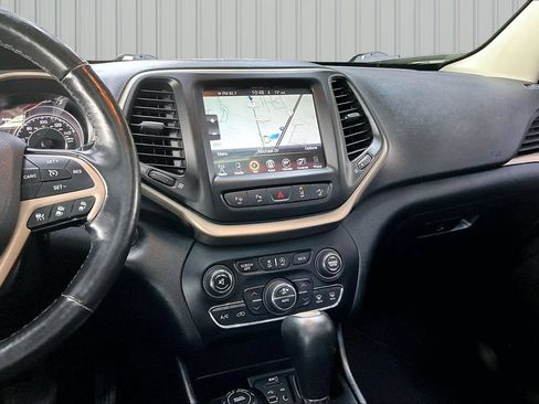 Used 2016 Jeep Cherokee Limited w/ Luxury Group AWD/4WD image 9