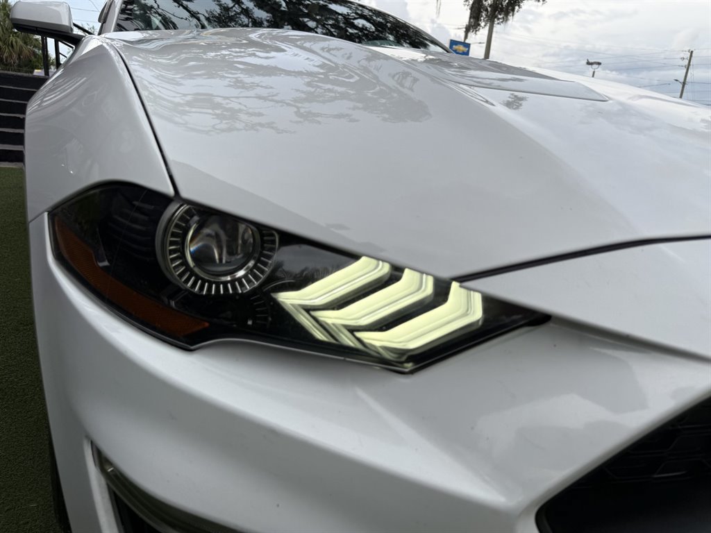 Used 2020 Ford Mustang Coupe RWD image 9