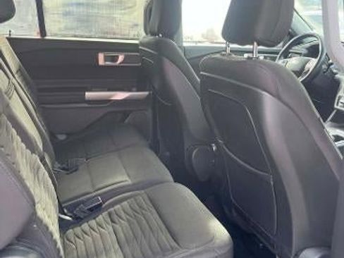 Used 2020 Ford Explorer XLT w/ Comfort Package image 5