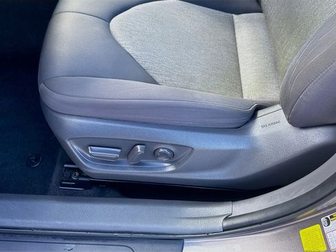 Used 2020 Toyota Camry LE FWD image 17