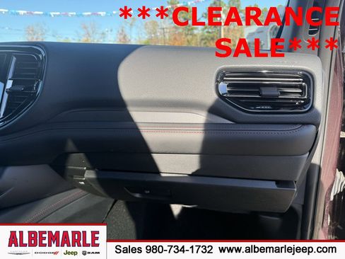 Used 2024 Dodge Durango GT image 34