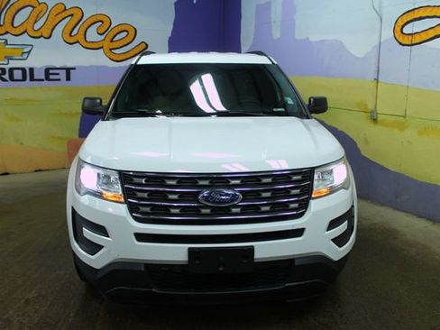 Used 2017 Ford Explorer 4WD image 3