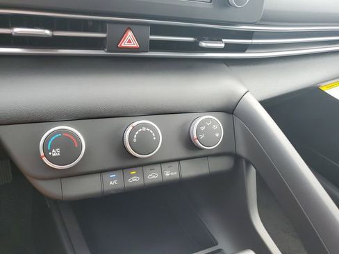 New 2026 Hyundai Elantra SE FWD image 24