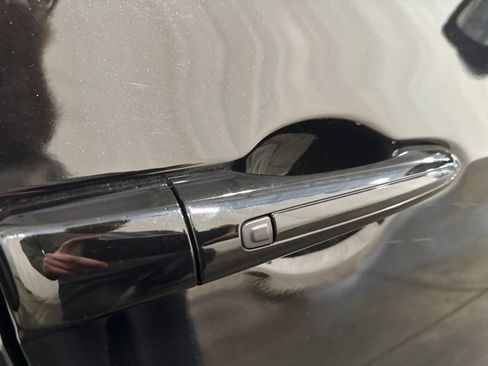 Used 2025 Chrysler Pacifica Select image 34