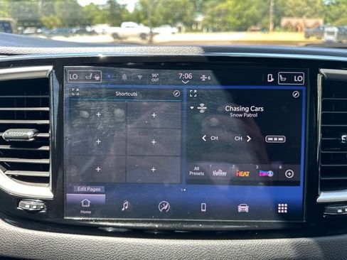 Certified 2025 Chrysler Pacifica Select FWD image 16