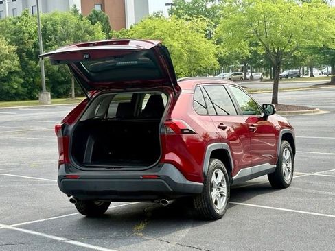 Used 2019 Toyota RAV4 XLE FWD image 18