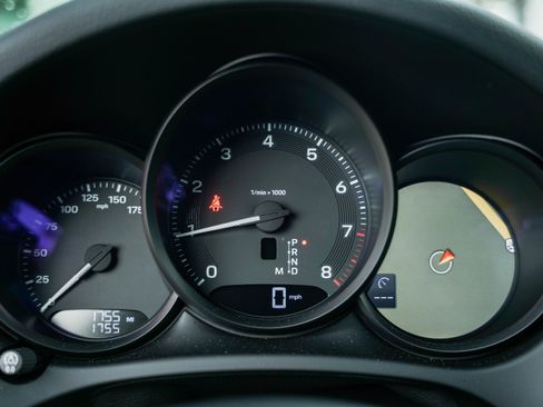 New 2025 Porsche Macan image 18