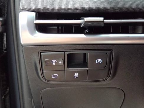 Certified 2025 Hyundai Tucson Limited FWD image 34