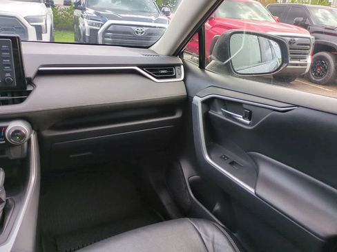 Used 2019 Toyota RAV4 XLE AWD/4WD image 16