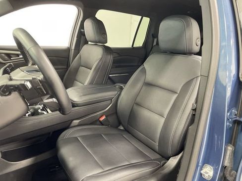 Used 2025 Chevrolet Traverse LT AWD/4WD image 11
