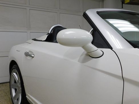 Used 2005 Chrysler Crossfire Limited RWD image 22