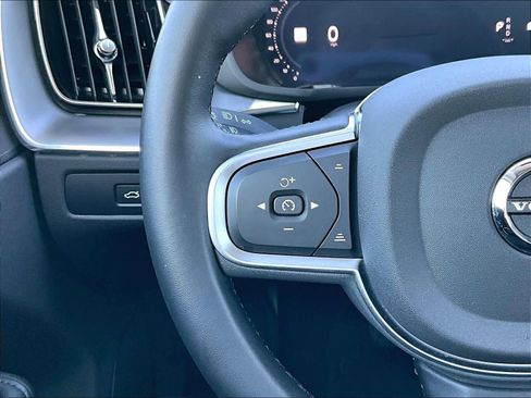 Used 2025 Volvo XC60 B5 Core image 20