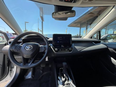 Used 2025 Toyota Corolla LE FWD image 28