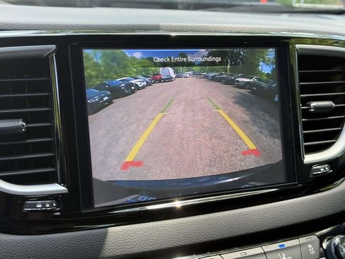 Used 2025 Chrysler Pacifica Select FWD image 29