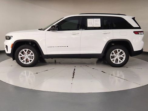 Used 2024 Jeep Grand Cherokee Altitude AWD/4WD image 5