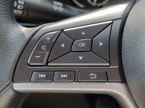 Used 2025 Nissan Altima 2.5 SV FWD image 12