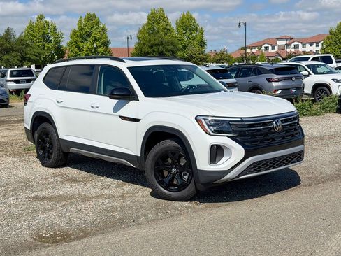New 2026 Volkswagen Atlas Peak Edition AWD/4WD image 3