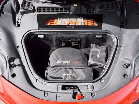 Used 2021 Ferrari SF90 Stradale Base image 18